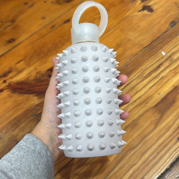 BKR SLOANE SPIKED LITTLE WATER BOTTLE 500ML (16OZ) Glass Silicone Sleeve - Picture 2 of 4